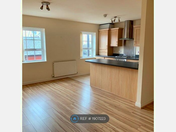 2 Bedroom Flat To Rent In High Street, Prescot, L34