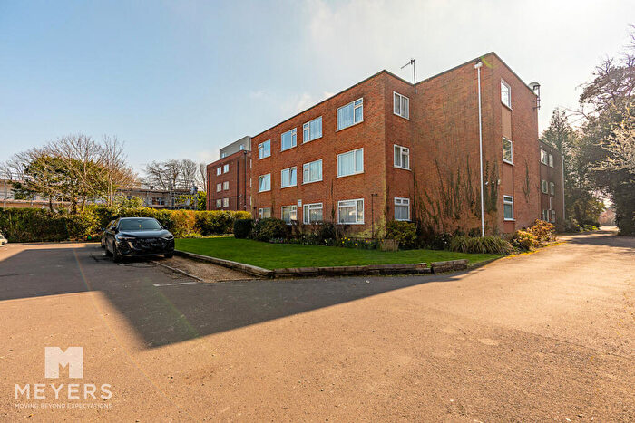 2 Bedroom Flat For Sale In Richmond Park Road, Bournemouth, BH8