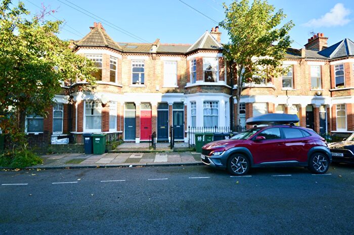 1 Bedroom Flat To Rent In Littlebury Road, Clapham, SW4