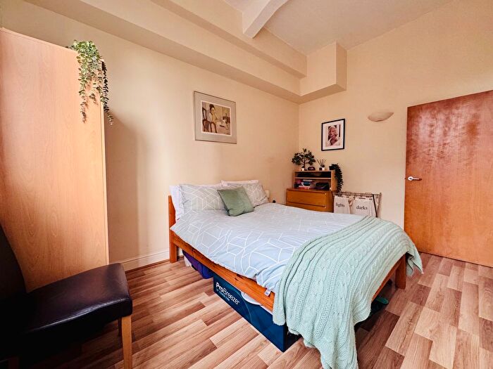 2 Bedroom Flat To Rent In Adlina Grove, London, E1