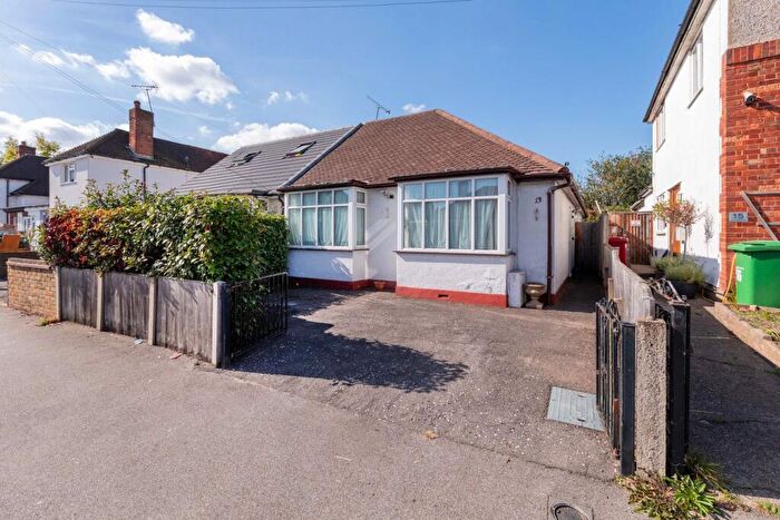 3 Bedroom Semi-Detached Bungalow For Sale In Meadfield Road, Langley, SL3