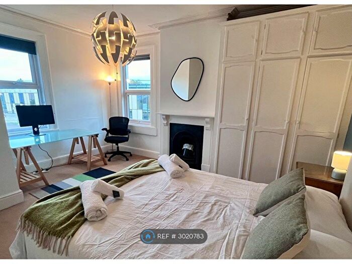 2 Bedroom Flat To Rent In Station Road, Bath, BA1
