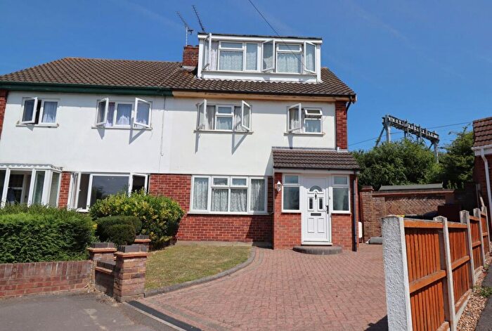 3 Bedroom Semi-Detached House For Sale In Harper Way, Rayleigh, SS6