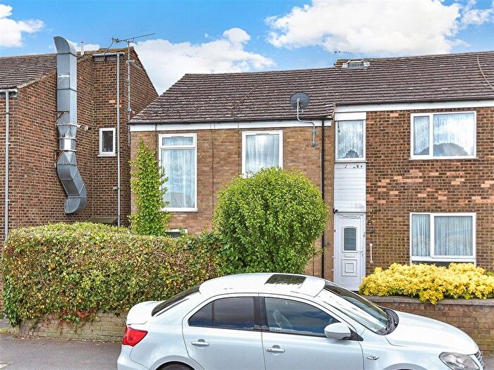 2 Bedroom Flat For Sale In Avery Way, Allhallows, Kent, ME3