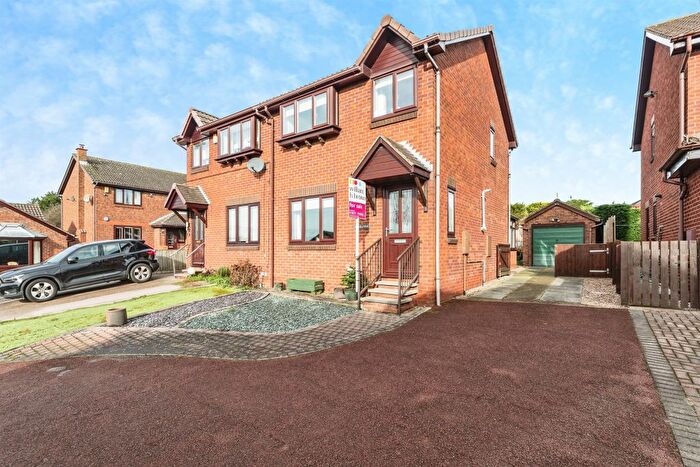 3 Bedroom Semi Detached House For Sale In Went Garth, Pontefract, WF8