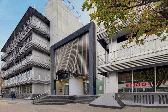 Flat To Rent In Staines Road, Hounslow, TW3