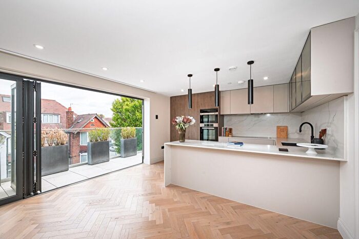 2 Bedroom Flat To Rent In Armitage Road, Golders Green, London, NW11