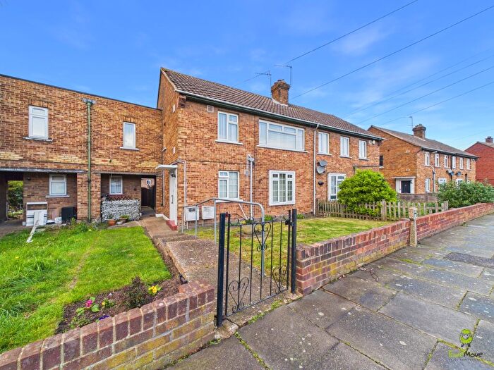2 Bedroom Maisonette For Sale In Spielman Road, Dartford, Kent, DA1