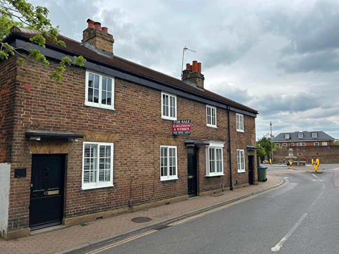1 Bedroom End Of Terrace House For Sale In High Street, Thames Ditton, KT7