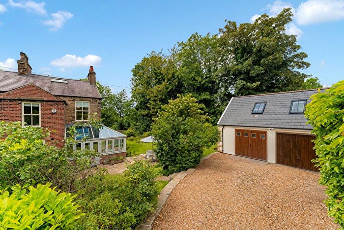 4 Bedroom End Terrace House For Sale In Alderley View, Bollington, SK10
