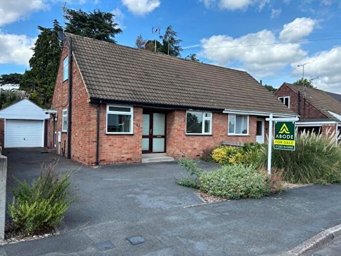 3 Bedroom Semi Detached House For Sale In The Lawns, Rolleston-On-Dove, DE13