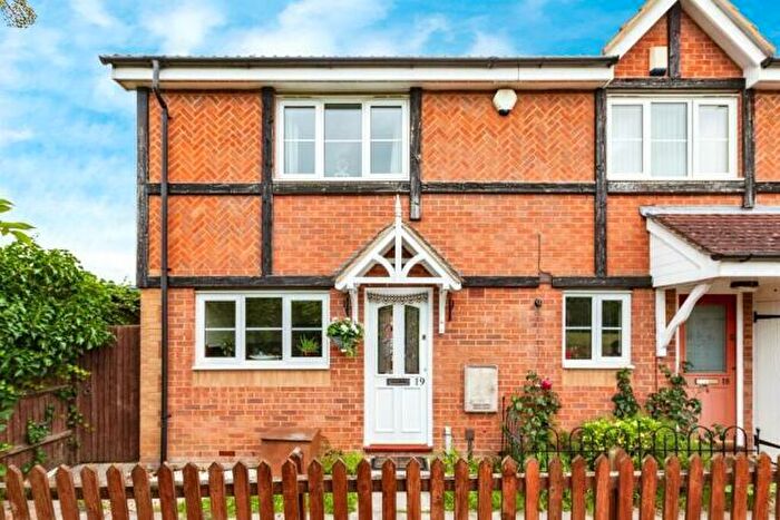 3 Bedroom House To Rent In Gowings Green, Slough, SL1