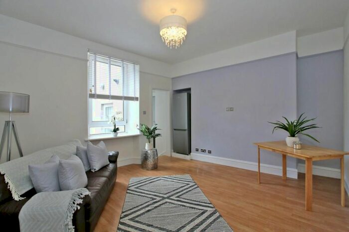 2 Bedroom Flat To Rent In B Lamond Place, Nd Floor, Aberdeen, AB25