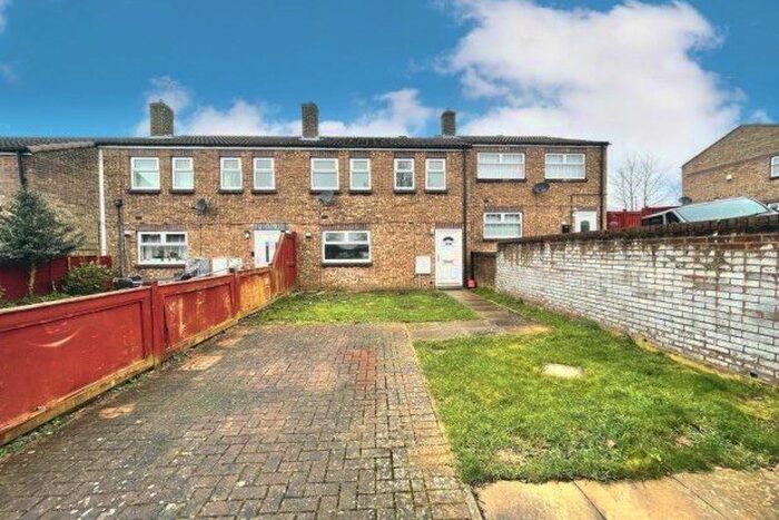 3 Bedroom Property To Rent In Woodland Drive, Sheffield, S25