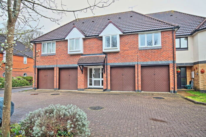 1 Bedroom Flat To Rent In Friary Court, Woking, GU21