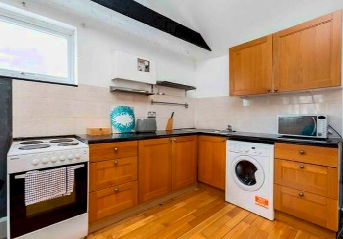 2 Bedroom Flat To Rent In Hatton Wall, Holborn, London, EC1N