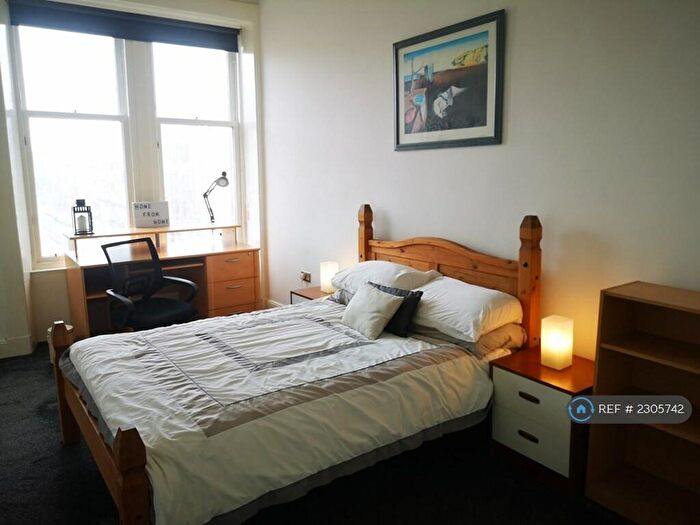 2 Bedroom Flat To Rent In Maxwellton Street, Paisley, PA1