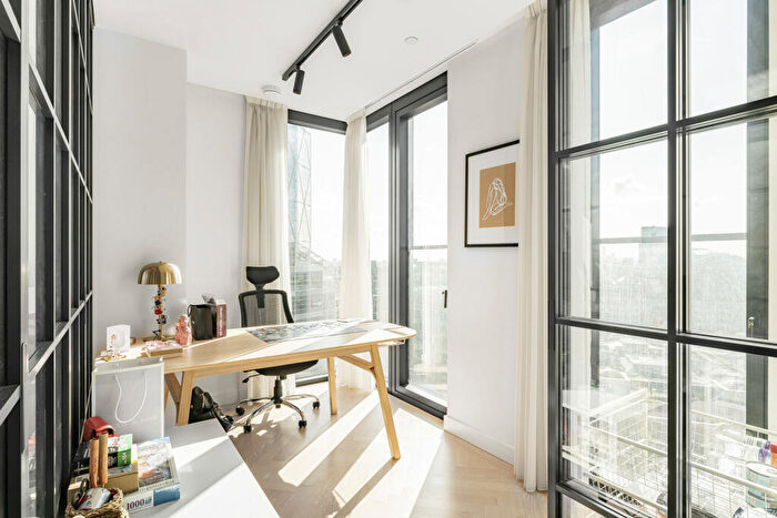 2 Bedroom Apartment To Rent In Sun Street, London, EC2A