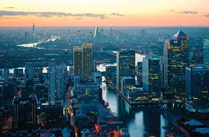 Studio To Rent In Wardian, Canary Wharf, London, E14