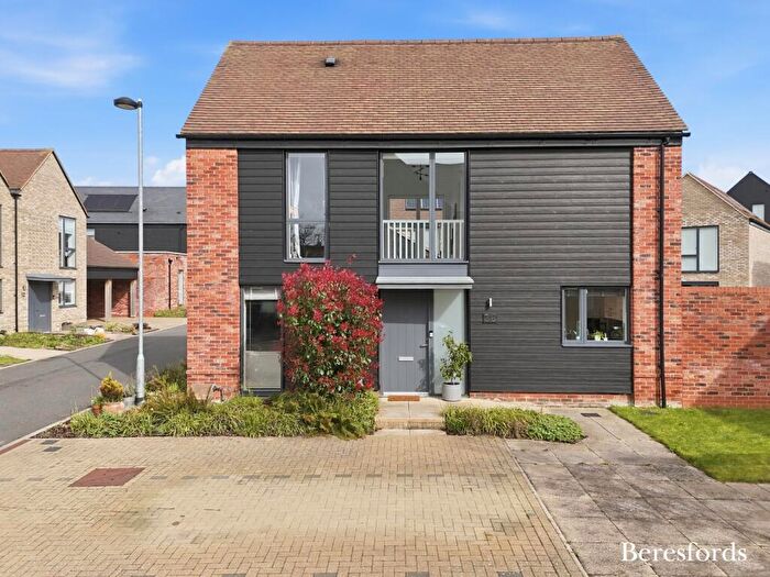 3 Bedroom Detached House For Sale In St. Andrews Drive, Little Waltham, CM3