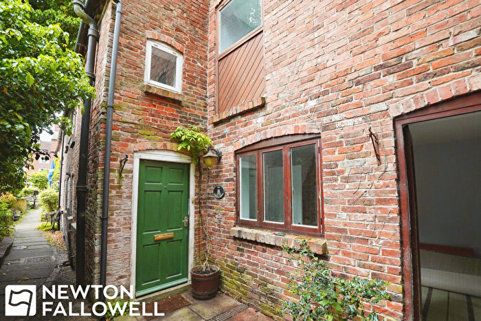 2 Bedroom Mews To Rent In Bridgegate, Retford, DN22