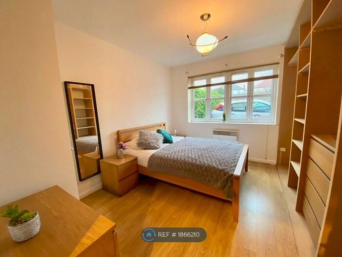 1 Bedroom Flat To Rent In Ladysmith Road, Enfield, EN1
