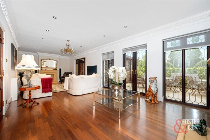 5 Bedroom Detached House For Sale In Surrenden Crescent, Brighton, BN1