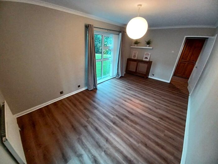 1 Bedroom Flat To Rent In Robinwood Court, Leeds, West Yorkshire, LS8