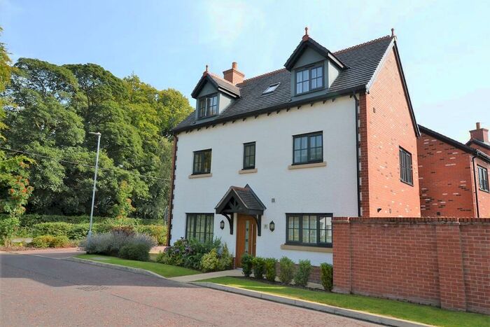 4 Bedroom Town House For Sale In Hazel Close, Holmes Chapel, CW4