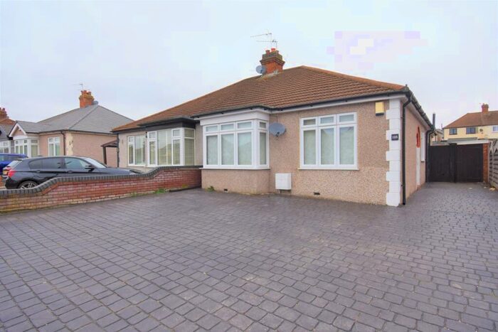 3 Bedroom Bungalow To Rent In Blackfen Road Sidcup, DA15