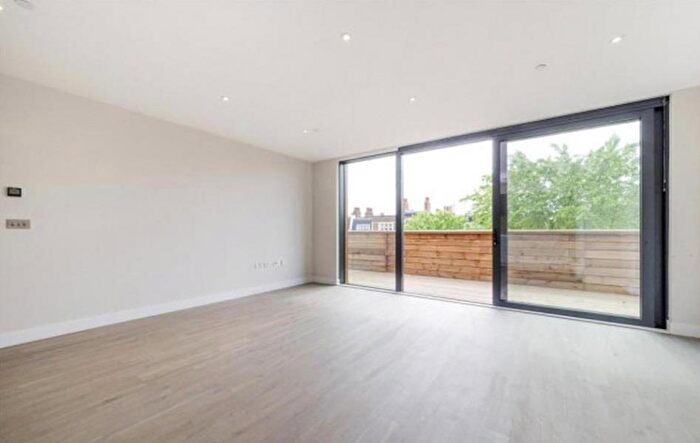 2 Bedroom Apartment To Rent In Finchley Road, Hampstead, London, NW3