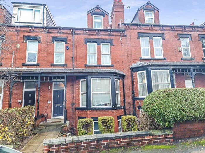 8 Bedroom Terraced House For Sale In Delph Lane, Leeds, LS6