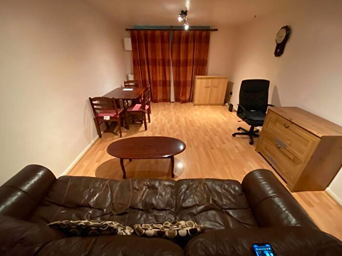 1 Bedroom Flat To Rent In Grimsby Grove, London, E16