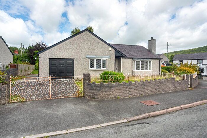 3 Bedroom Bungalow For Sale In Coed Y Ddol, Llanberis, Caernarfon, Gwynedd, LL55