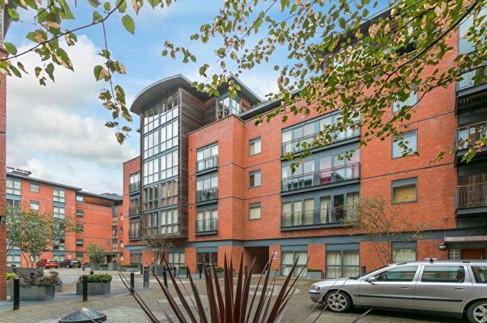 1 Bedroom Flat To Rent In Waterfront Walk, Birmingham, West Midlands, B1