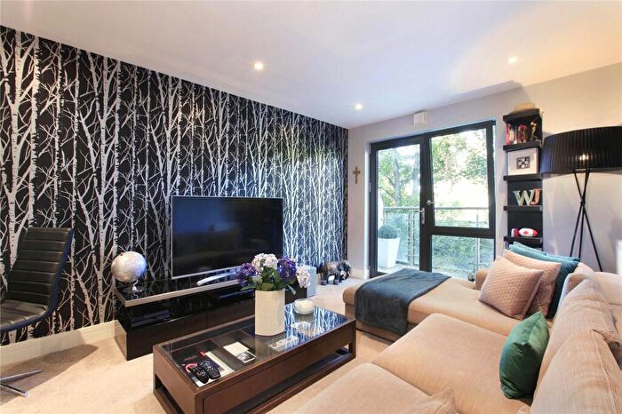 2 Bedroom Flat To Rent In Gwynne Road, Battersea, London, SW11