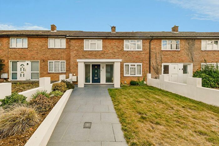 4 Bedroom Terraced House For Sale In Broad Oak Way, Stevenage, SG2
