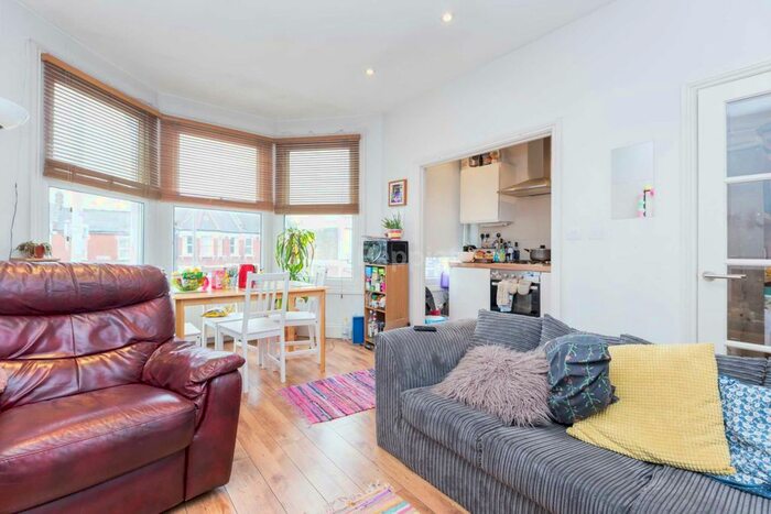 2 Bedroom Flat To Rent In Westbury Avenue, Turnpike Lane, N22