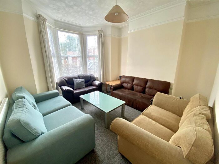 5 Bedroom Terraced House To Rent In Strathmore Road, Bristol, BS7
