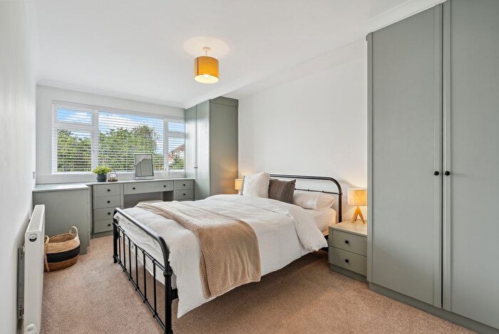 2 Bedroom Flat For Sale In Junction Road, Ashford, TW15