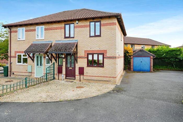 3 Bedroom Semi-Detached House For Sale In Holm Way, Bicester, Oxfordshire, OX26