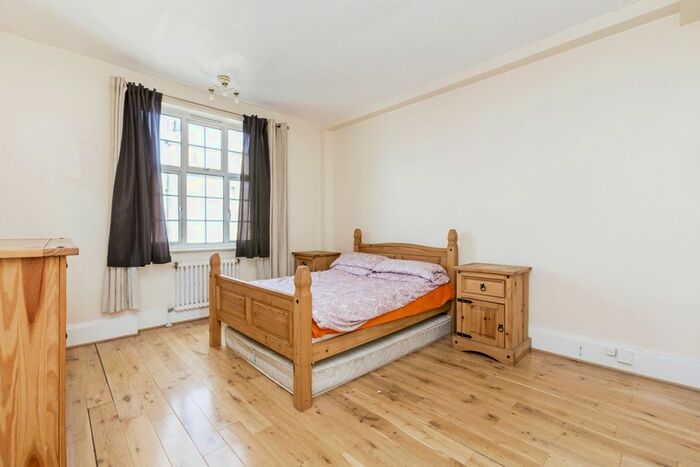 1 Bedroom Flat To Rent In Kensington High Street, London, W14