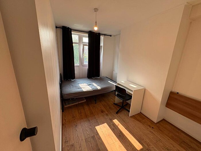 2 Bedroom Flat To Rent In Devons Road, London, E3