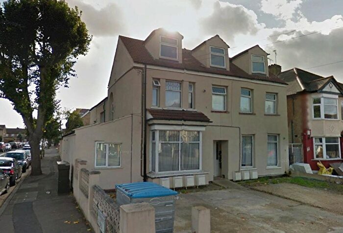 1 Bedroom Flat To Rent In Heath Park Road, Romford, RM2