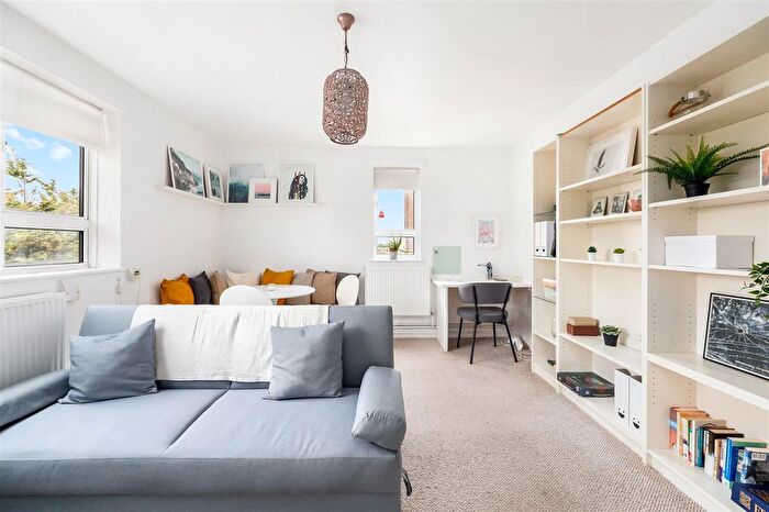 1 Bedroom Flat For Sale In Donnington Road, London, NW10