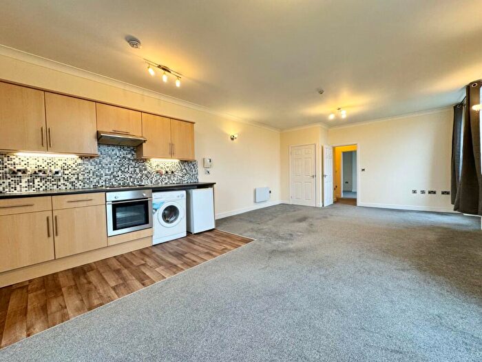 1 Bedroom Flat To Rent In Moorside Avenue, Huddersfield, West Yorkshire, HD4