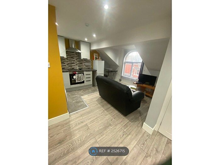 2 Bedroom Flat To Rent In Chorlton, Manchester, M21