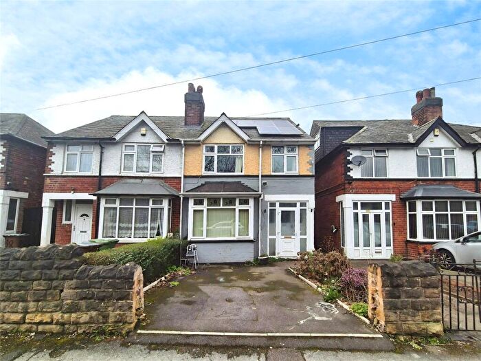 3 Bedroom Semi Detached House For Sale In Bobbers Mill Road, Nottingham, Nottinghamshire, NG7