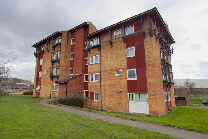 1 Bedroom Flat To Rent In Levens Garth, Leeds, LS15