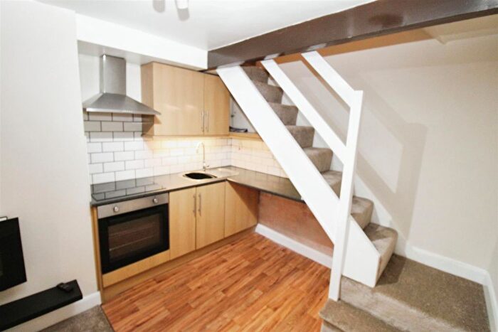 1 Bedroom Terraced House To Rent In Blenheim Place, Off Town Lane, Bradford, BD10